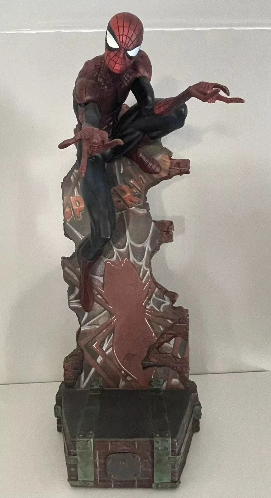 SIDESHOW: SPIDER-MAN DARK BLUE SUIT STATUE (SCOTT CAMPBELL COLLECTION)