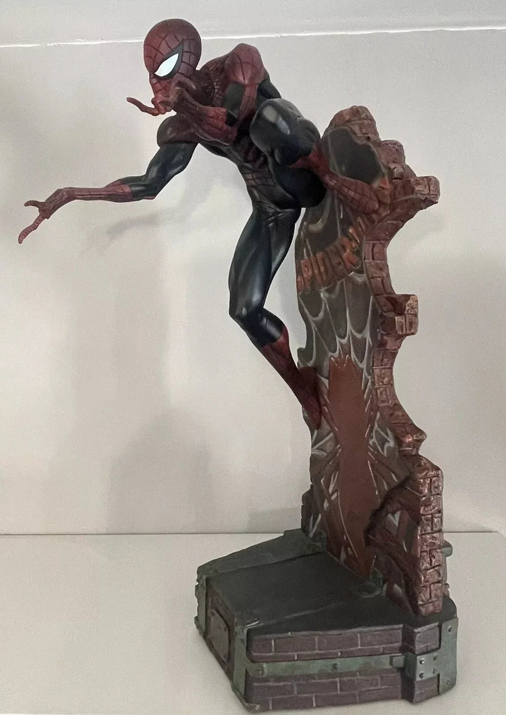SIDESHOW: SPIDER-MAN DARK BLUE SUIT STATUE (SCOTT CAMPBELL COLLECTION)
