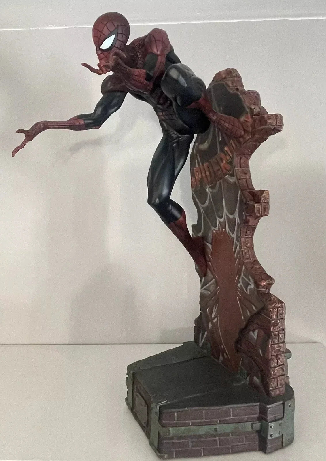 SIDESHOW: SPIDER-MAN DARK BLUE SUIT STATUE (SCOTT CAMPBELL COLLECTION)