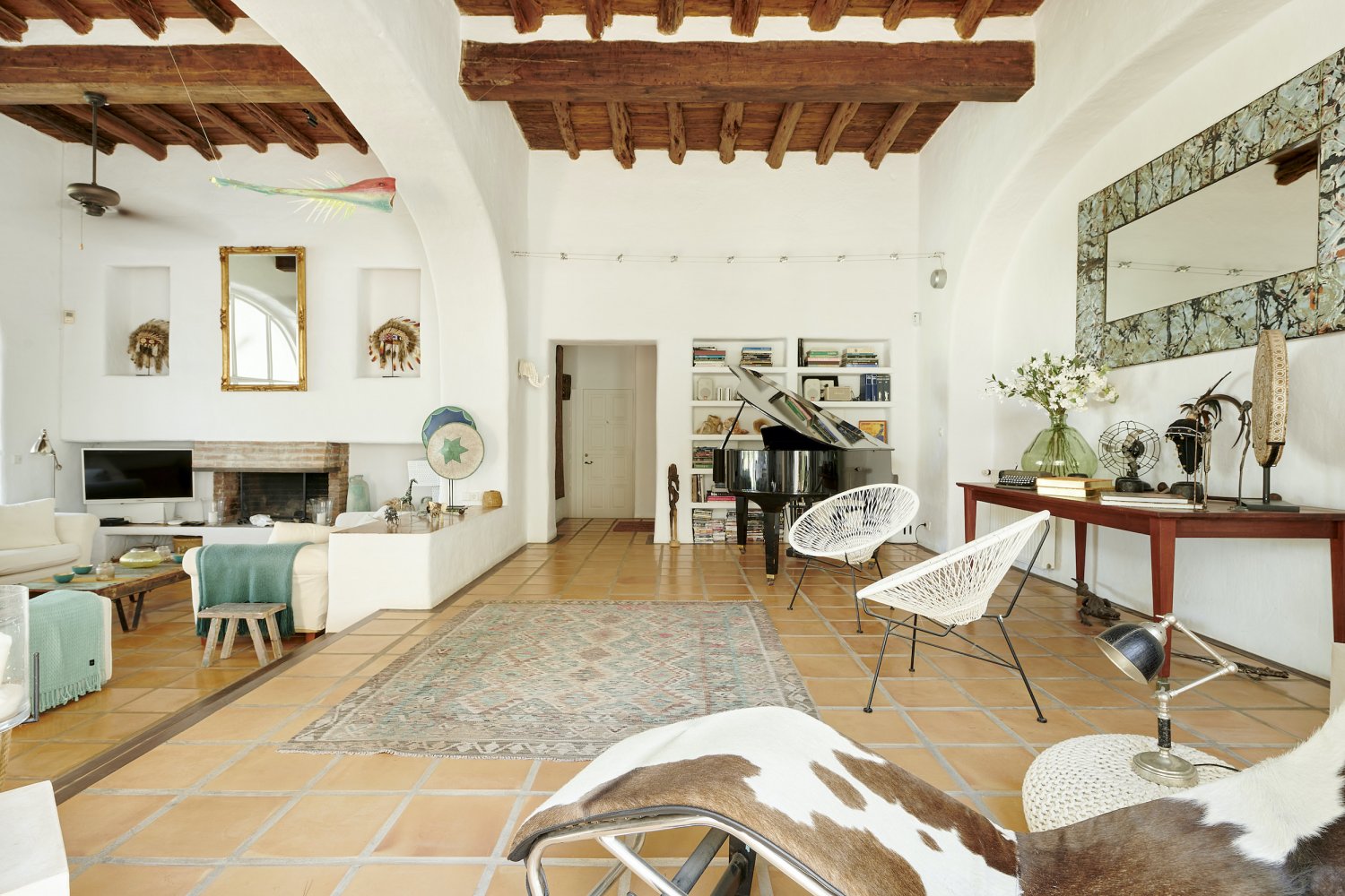 Charming Hidden Paradise Ibiza Villa with a Beautiful Lush Garden and Cozy Kitchen in San Antonio