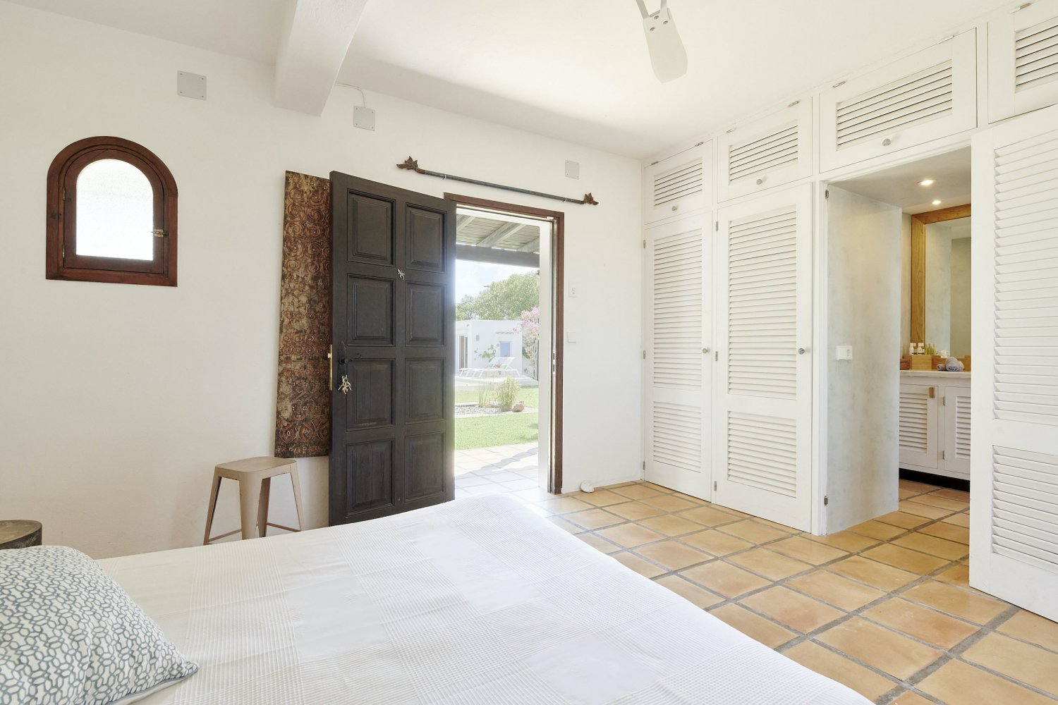 Charming Hidden Paradise Ibiza Villa with a Beautiful Lush Garden and Cozy Kitchen in San Antonio