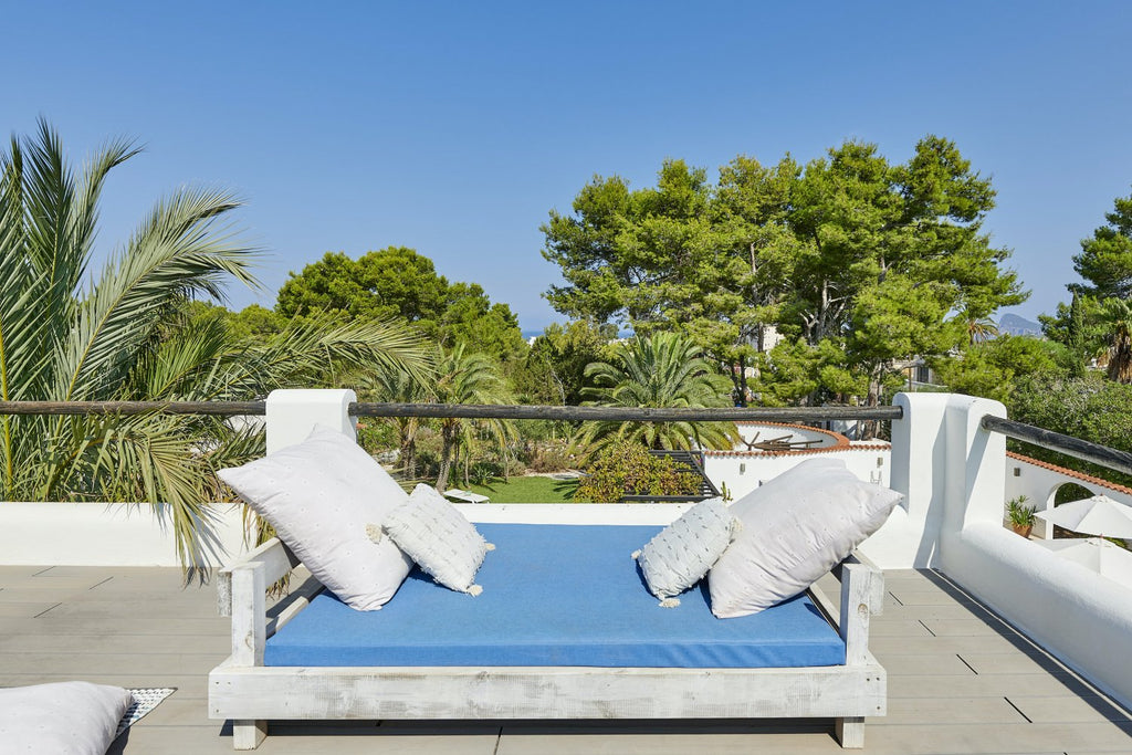 Charming Hidden Paradise Ibiza Villa with a Beautiful Lush Garden and Cozy Kitchen in San Antonio