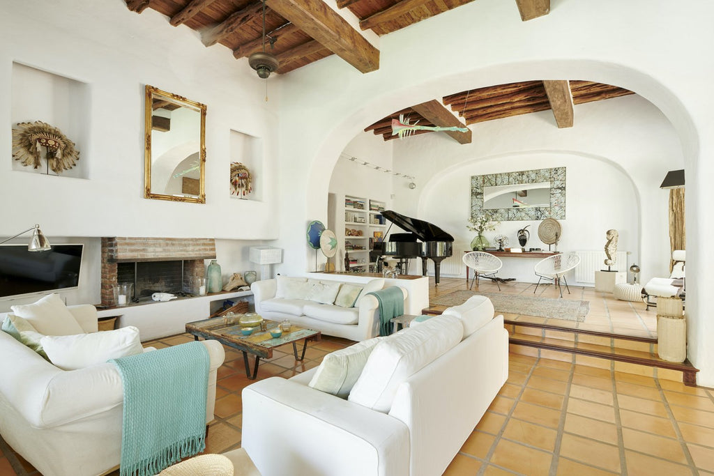 Charming Hidden Paradise Ibiza Villa with a Beautiful Lush Garden and Cozy Kitchen in San Antonio