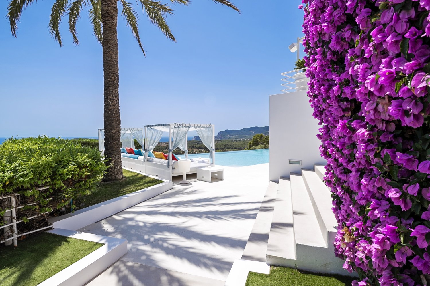Modern Luxury Ibiza Villa with Huge Kitchen, Stunning Views and Spacious En-Suite Bedrooms near Es Cubells