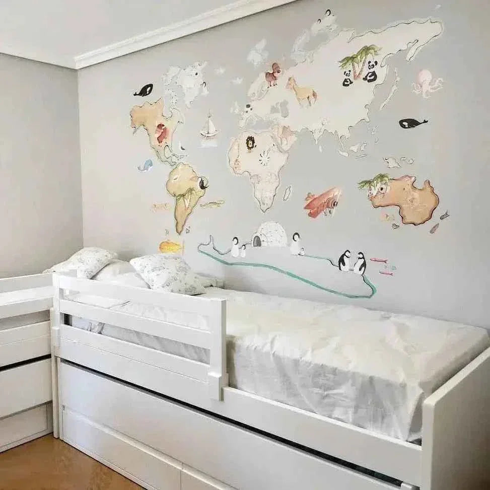 Vinilo Decorativo Infantil Mapamundi con Animales XL 220x120cm - SUEÑOS DE CIGÜEÑA