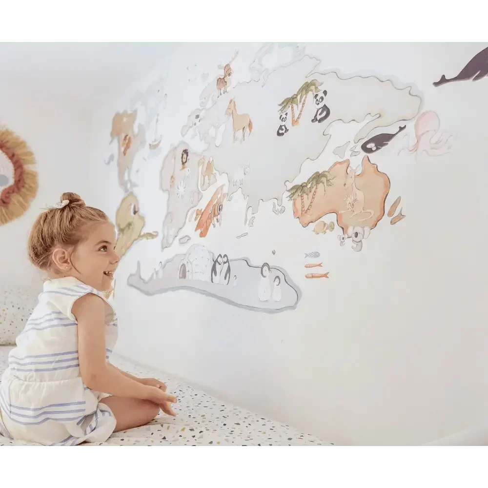 Vinilo Decorativo Infantil Mapamundi con Animales XL 220x120cm - SUEÑOS DE CIGUEÑA