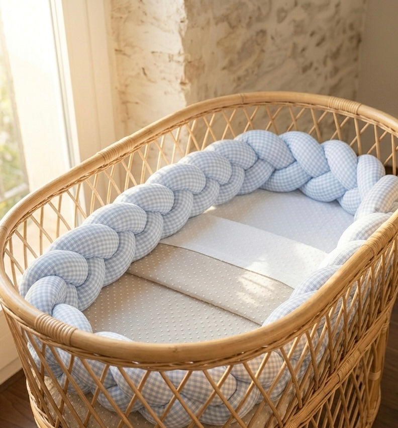 Trenza protectora para cuna y cama artesanal VICHY CELESTE 200cm