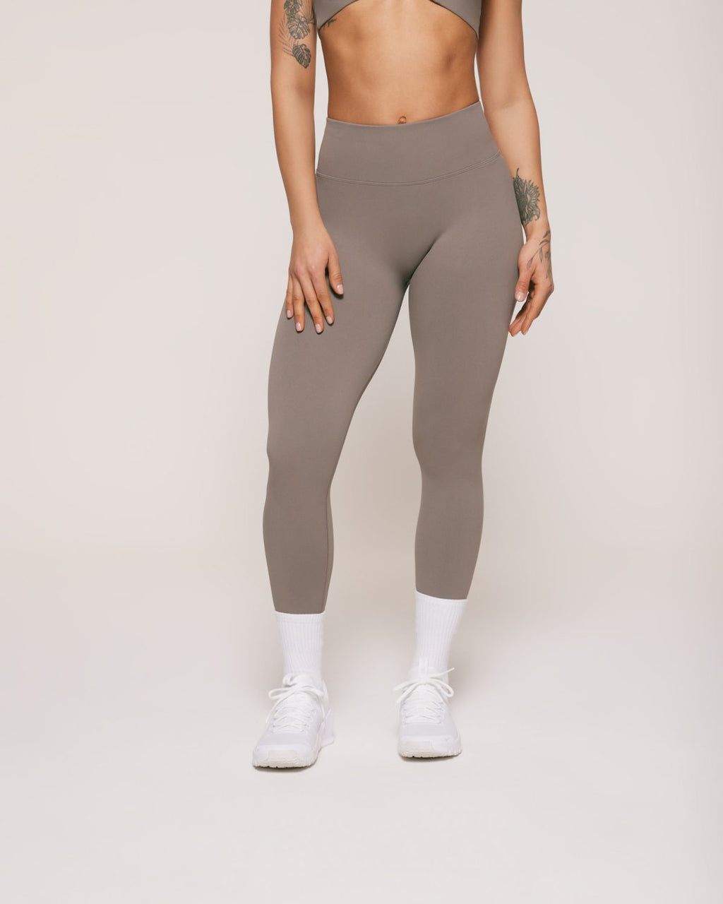 V LEGGINGS | EMBRODERY LOGO