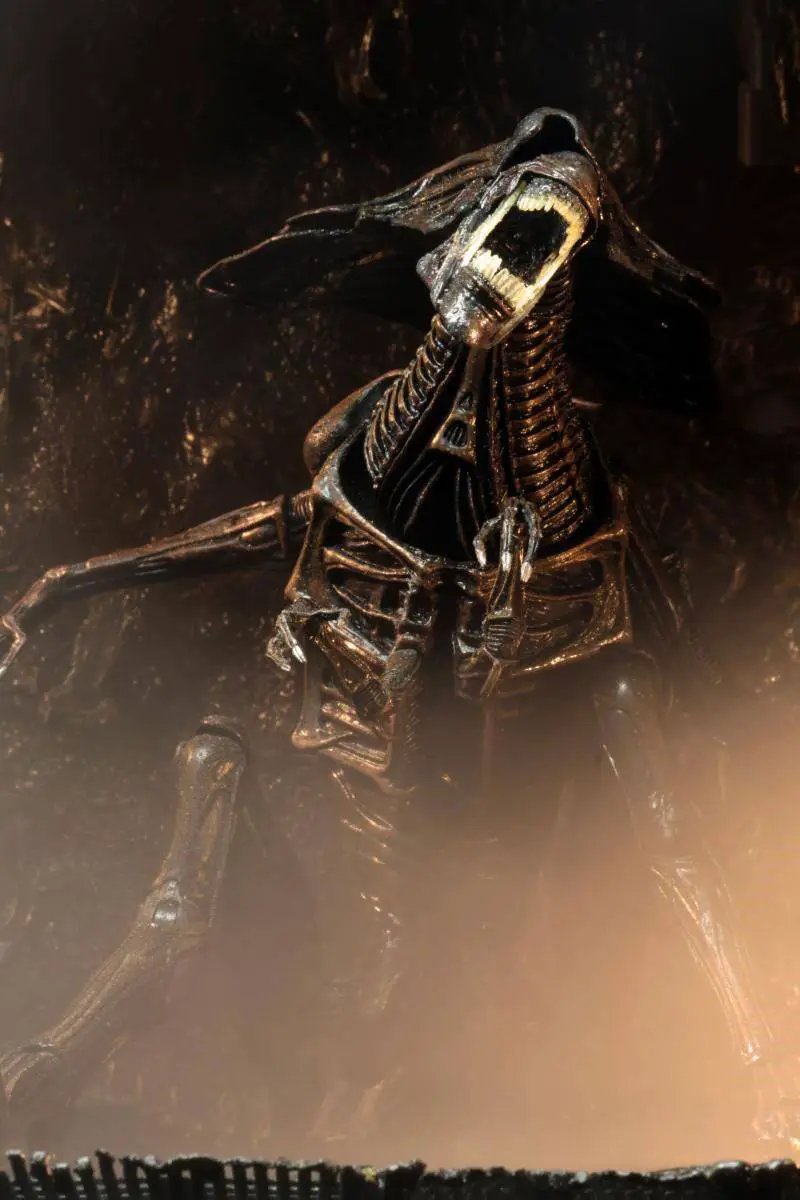 Alien Resurrección Figura Ultra Deluxe Alien Queen 38 cm