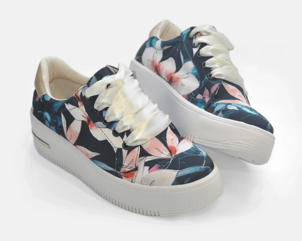 Zapatillas Urbanas de Mujer Flores negro Beige - Moda Sostenible Cuero Vegano | CHULA Tulum