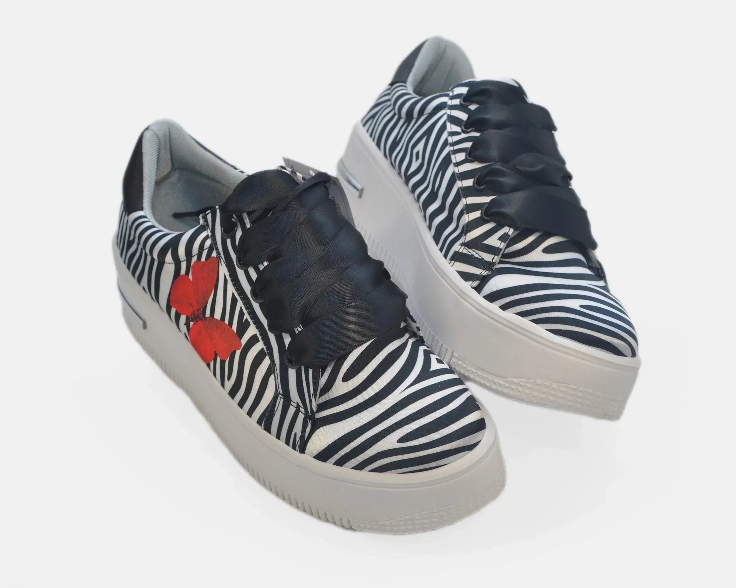 Zapatillas Urbanas de Mujer Cebra y Mariposa - Moda Sostenible Cuero Vegano | CHULA Tulum